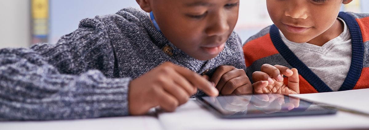 Smartphones Are Lowering Students Grades - استفاده از گوشی هوشمند توسط دانش آموزان باعث افت تحصیلی آن ها می شود