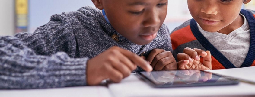 Smartphones Are Lowering Students Grades - استفاده از گوشی هوشمند توسط دانش آموزان باعث افت تحصیلی آن ها می شود