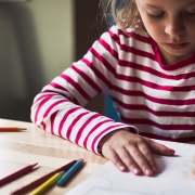 Writing by Hand Makes Kids Smarter - نوشتن دستی در مقایسه با تایپ کردن کودکان را باهوش تر می کند