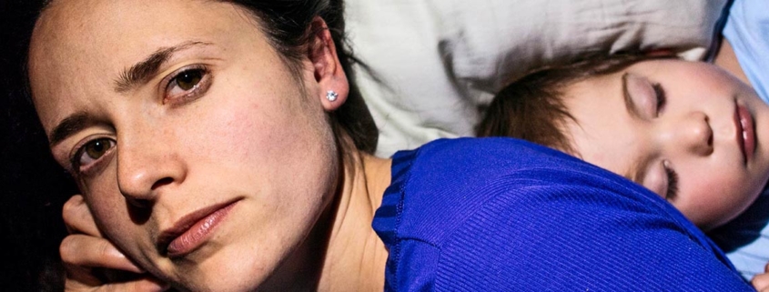 Mothers, but not fathers, with multiple children report more fragmented sleep - اغلب مادرانی (ونه پدران) که تعدد فرزند دارند خواب منقطعی پیدا می کنند