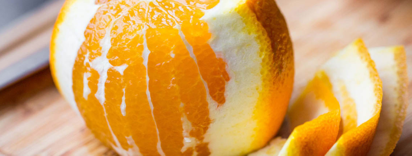 Bleeding gums may be a sign you need more vitamin C in your diet - خونریزی از لثه ها از علایم کمبود ویتامین C