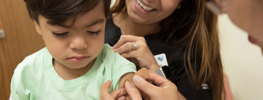 what you say in the first minute after a vaccine can be key in reducing a childs future distress - برخورد مناسب تر والدین در زمان واکسیناسیون کودک