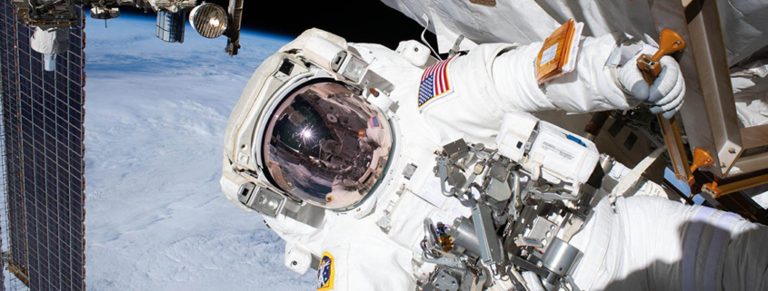Back Pain Common Among Astronauts Offers Treatment Insights for the Earth-Bound - اهمیت انحنای مناسب ستون فقرات