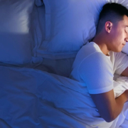 Close the blinds during sleep to protect your health - اهمیت تاریکی مطلق در زمان خواب
